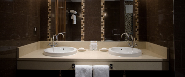 Bewleys Hotel Dublin Airport - Bathroom Suite