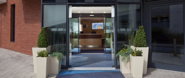 Express by Holiday Inn Cheltenham - Entrance