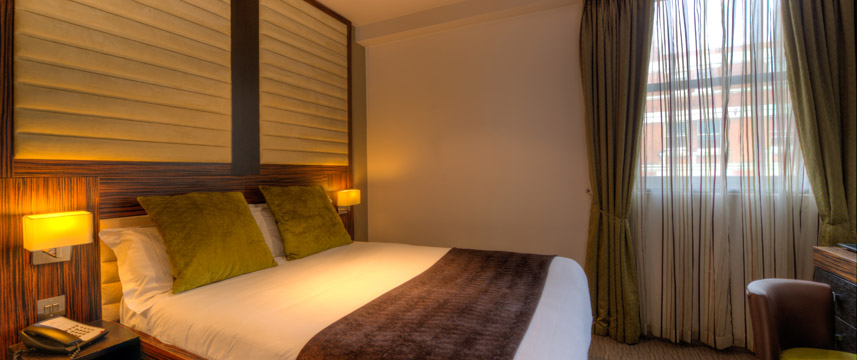 Quality Maitrise Hotel Double Bed