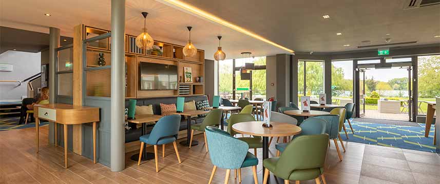 Holiday Inn Basildon - Bar Lounge