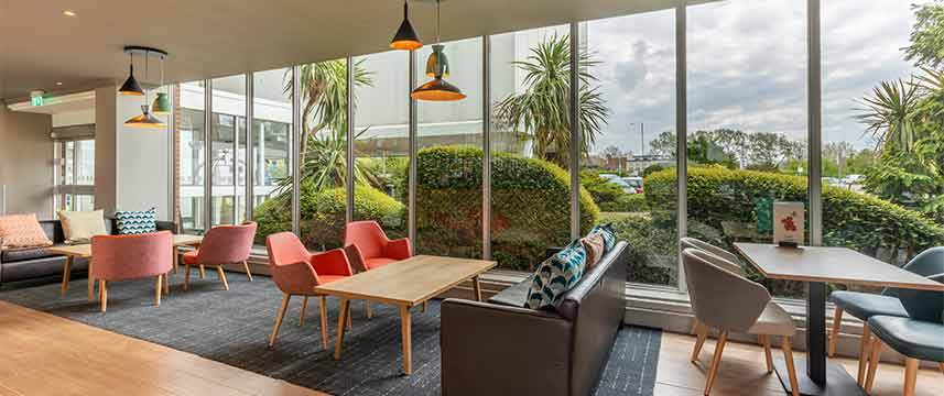 Holiday Inn Basildon - Lobby Seating