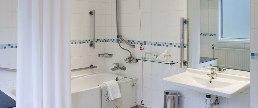 Holiday Inn Bristol Filton - Accessible Bathroom