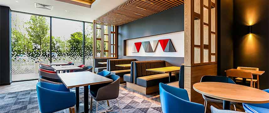 Holiday Inn Express Bicester - Lobby Dining