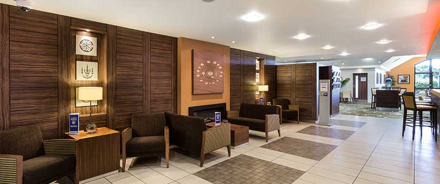 Holiday Inn Express Colchester - Hotel Lobby