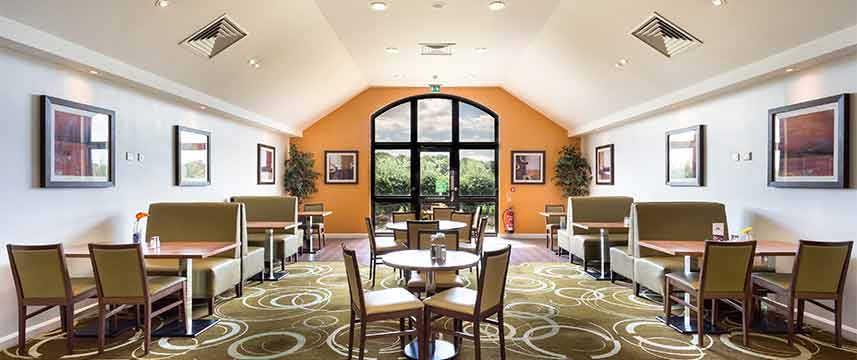 Holiday Inn Express Colchester - Lobby Dining