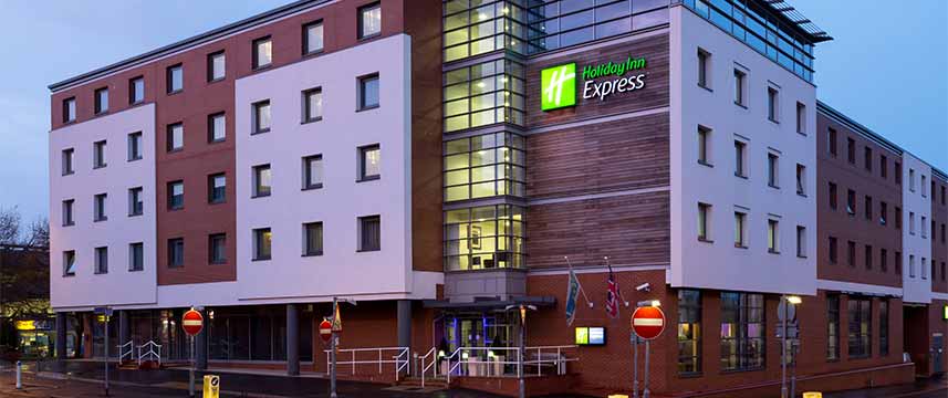 Holiday Inn Express Harlow - Exterior