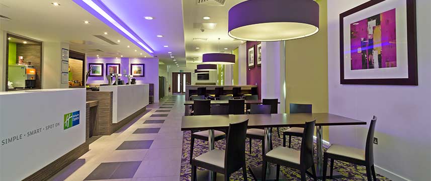 Holiday Inn Express Harlow - Lobby Area