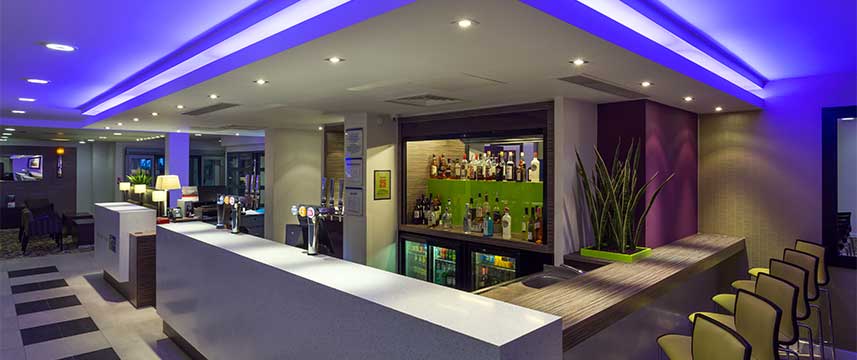 Holiday Inn Express Harlow - Lobby Bar