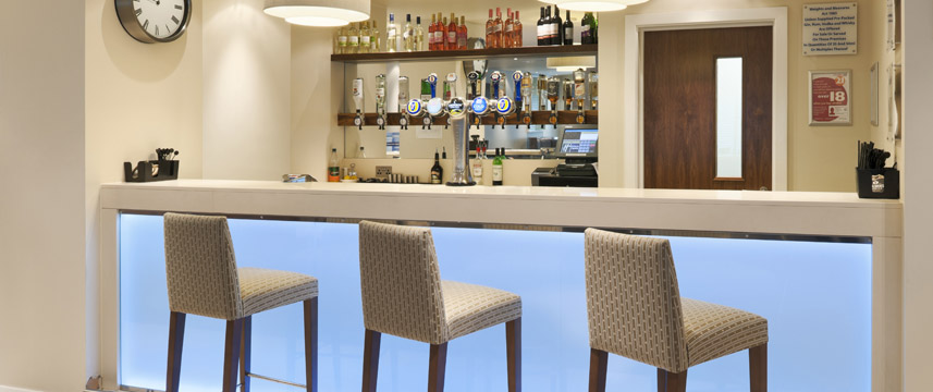 Holiday Inn Express Manchester Oxford Road Bar Area