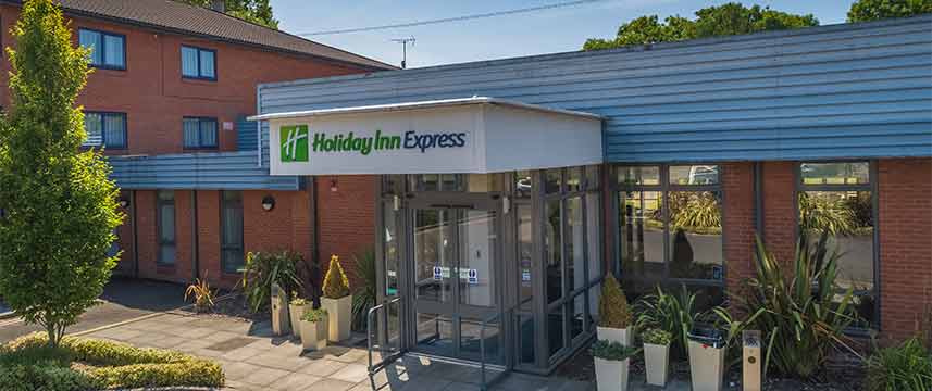 Holiday Inn Express Preston South Exterior