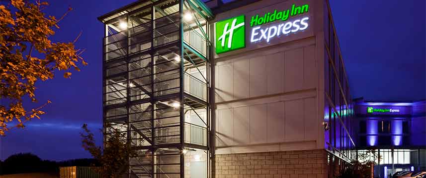 Holiday Inn Express Stansted Airport Exterior