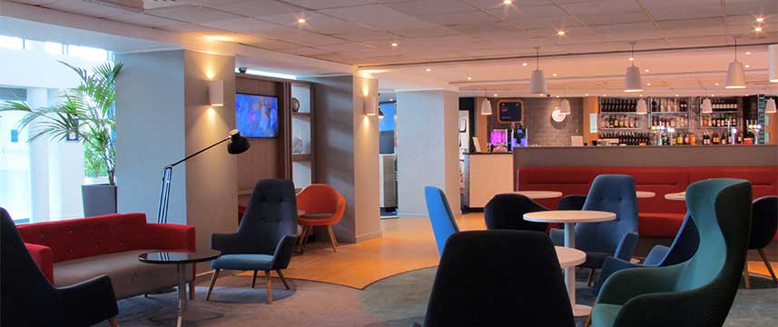 Holiday Inn Express Stansted Airport Lobby Bar