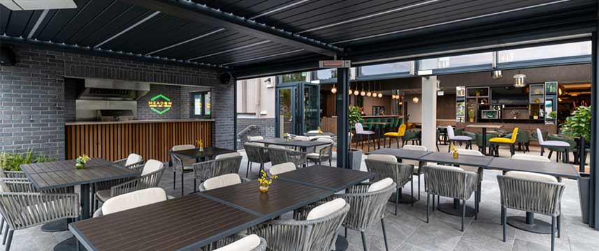 Holiday Inn Gatwick Worth - Dining Terrace