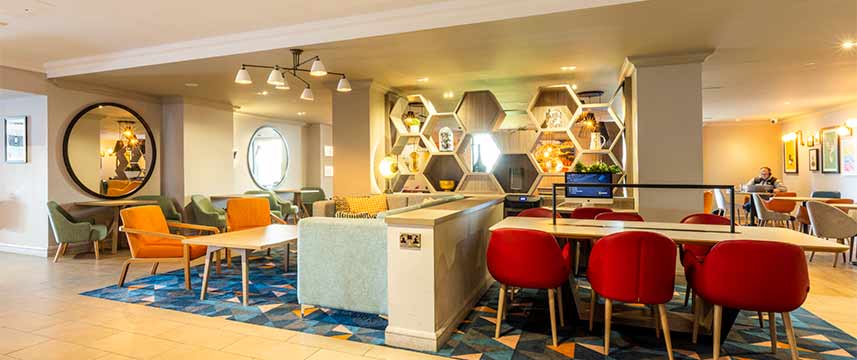 Holiday Inn Glasgow Airport - Open Lobby