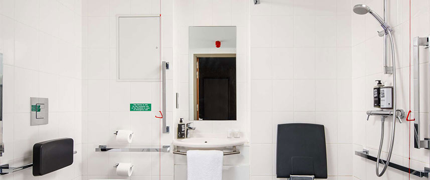 Ibis Cambridge Central Station - Accessible Bathroom