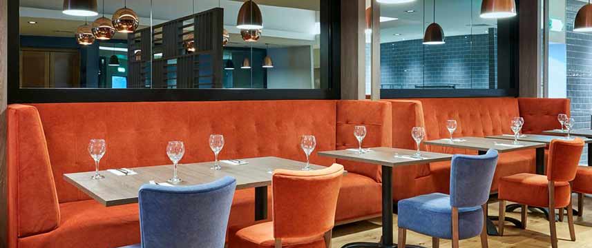 Leonardo Hotel Cheltenham - Restaurant Tables