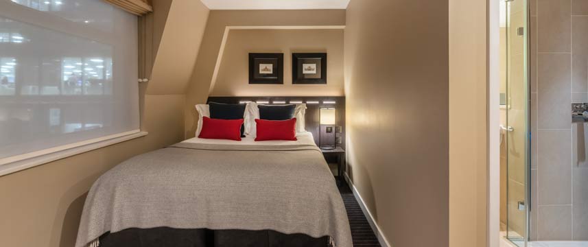 The Nadler Victoria - Small Double Room